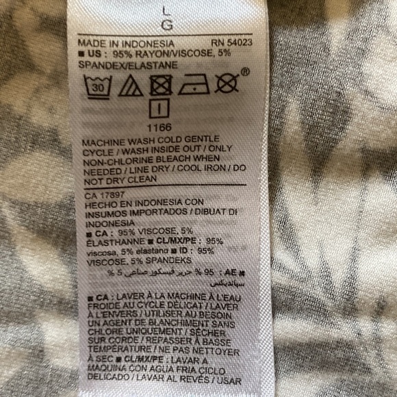 Old Navy fit and flare style dress/tunic top blk white floral vacation s… - Picture 4 of 4